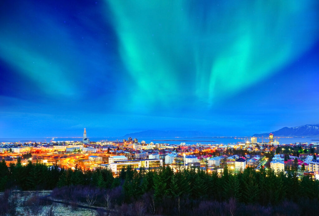 View,Of,The,Northern,Light,From,The,City,Center,In
